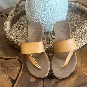 Reef Tan Sandals Minimalist Slip-On Design